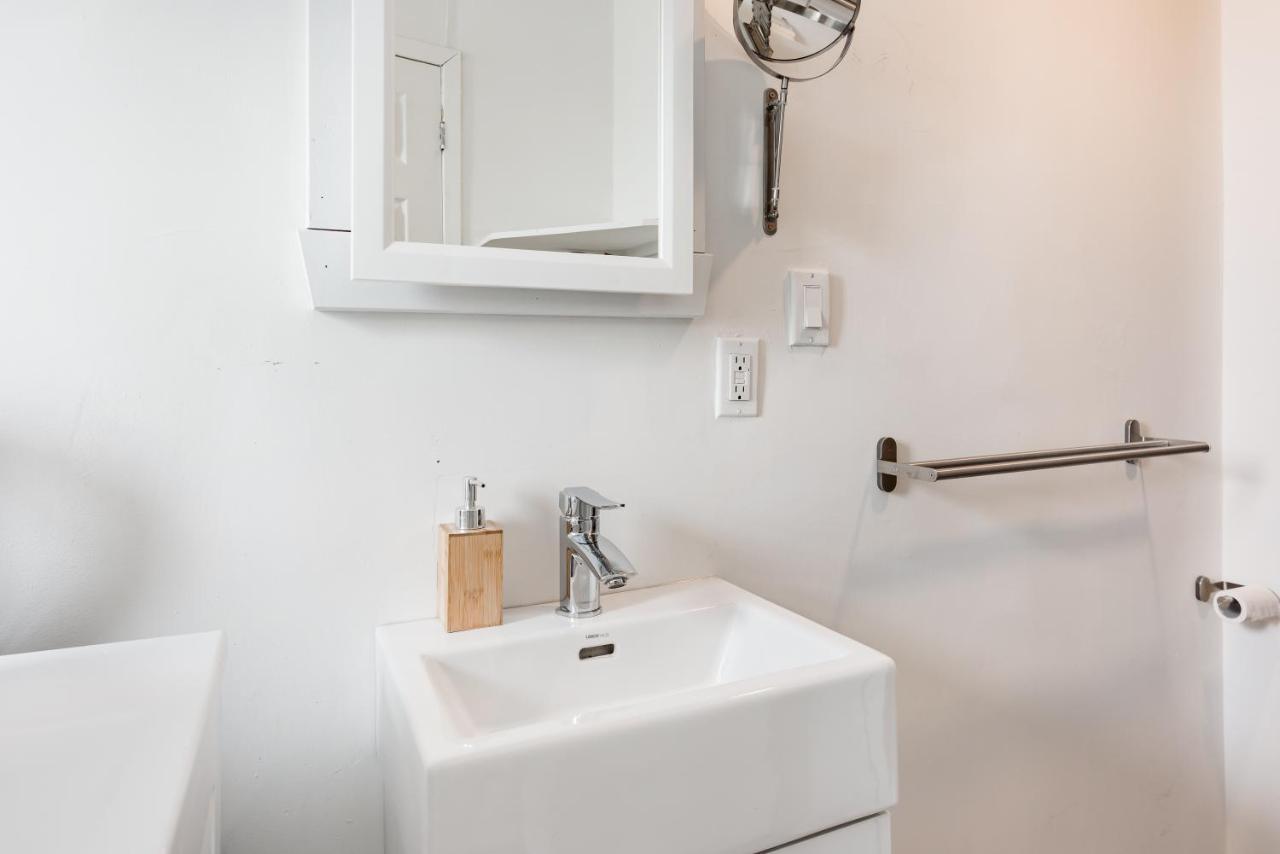 Apartments Near Montreal Olympic Park Екстер'єр фото