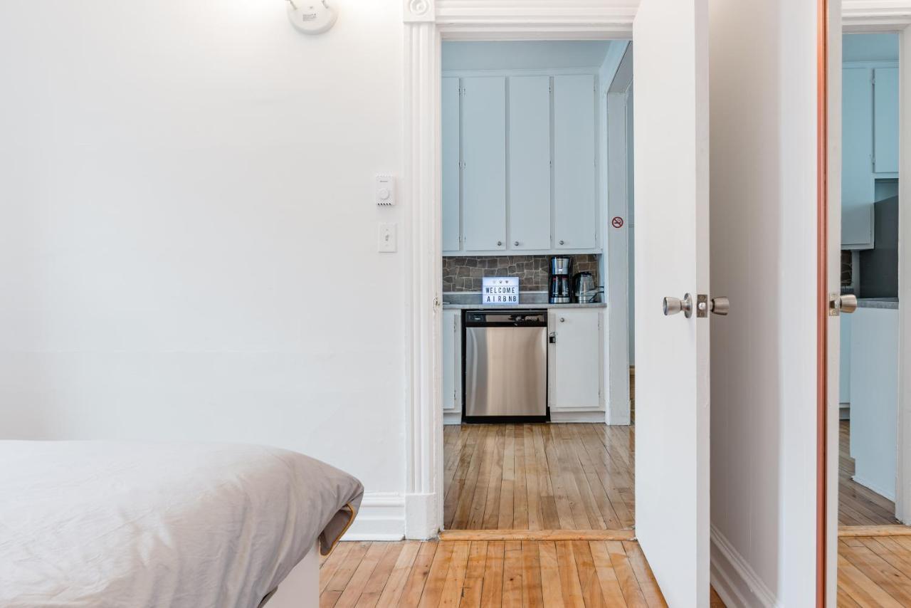 Apartments Near Montreal Olympic Park Екстер'єр фото