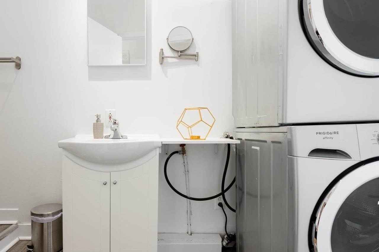 Apartments Near Montreal Olympic Park Екстер'єр фото