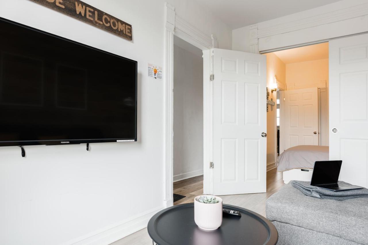 Apartments Near Montreal Olympic Park Номер фото